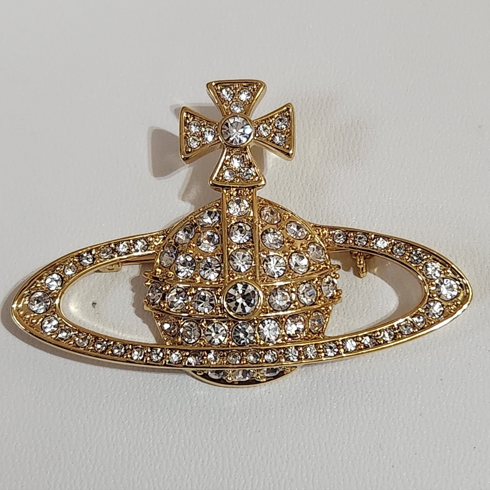 Vivienne Westwood Bas Relief Gold Brooch Brand New - Picture 6 of 10